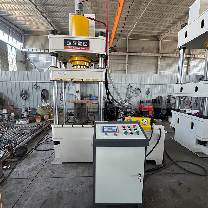瑞成100t噸四柱油壓機(jī)，可用于薄板拉伸沖壓成型