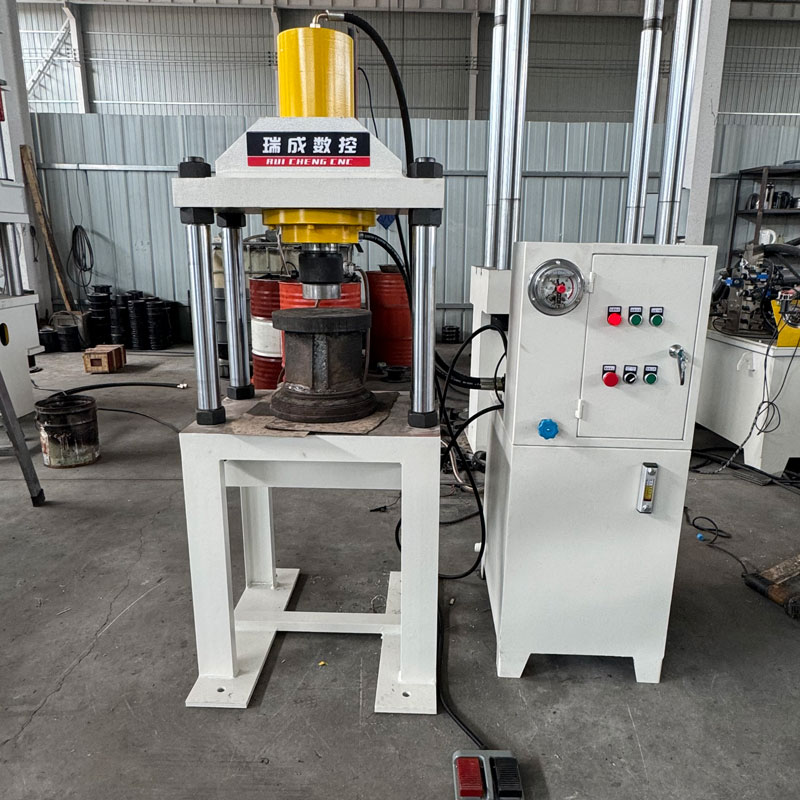 50T四柱兩梁液壓機，占地面積小，操作更方便