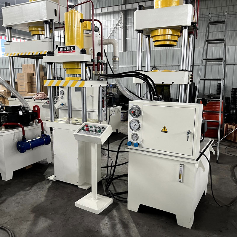 液壓機壓制牛羊舔磚