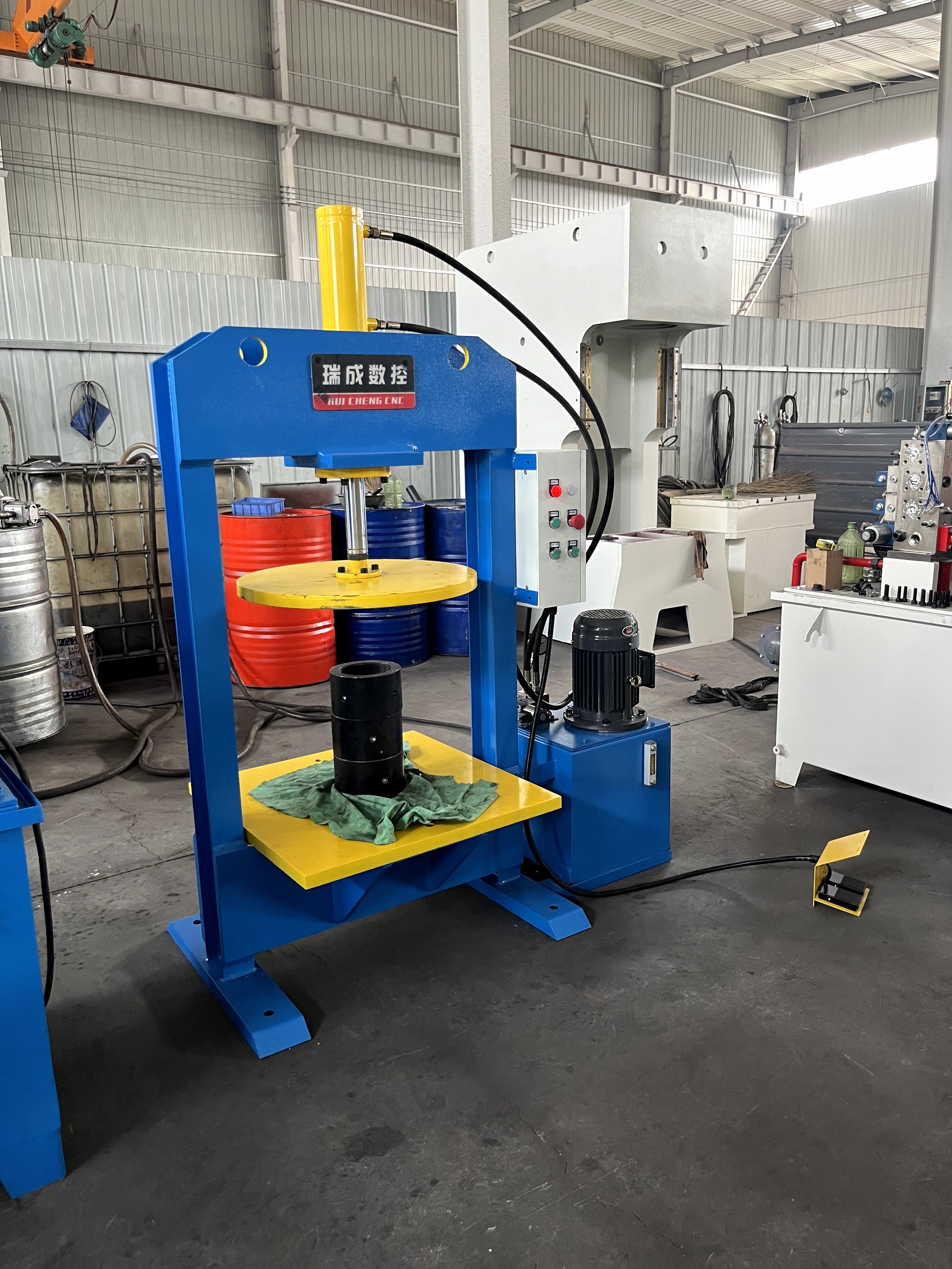 10T龍門液壓機：海帶餅水分壓制的高效利器